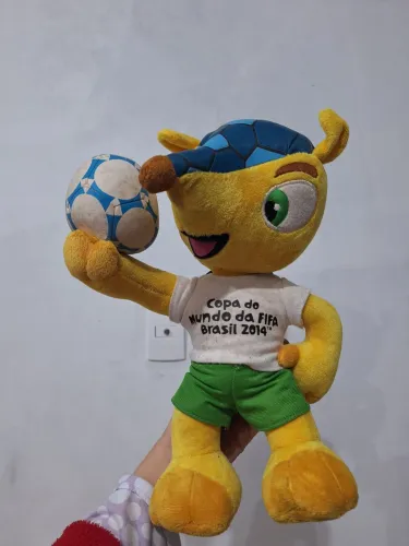 Pelúcia colecionável antiga Fuleco futebol copa do mundo Fifa Brasil antiga