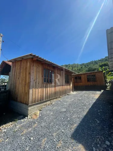 Kitnet disponível para locação, incluso água, no bairro Morretes, Tijucas, SC