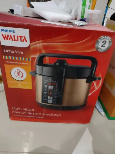 Panela elétrica de 5 l usada no máximo 10 vezes