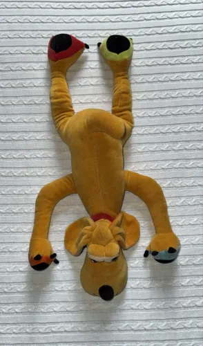 cachorro de pelucia da cor laranja
