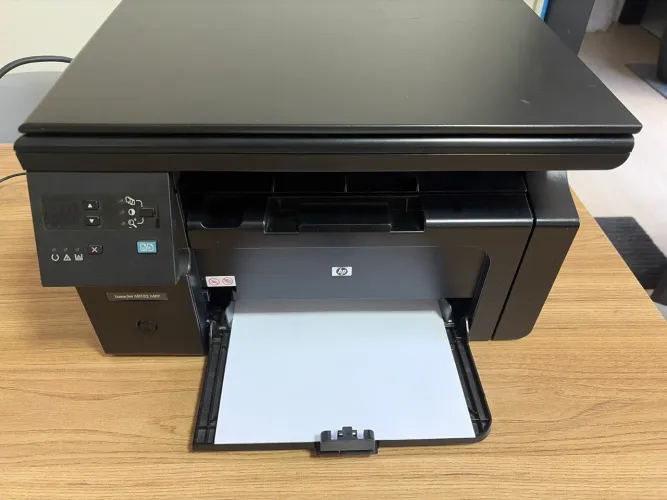 HP LaserJet M1132 Multifuncional Laser - Imprime, Copia e Digitaliza