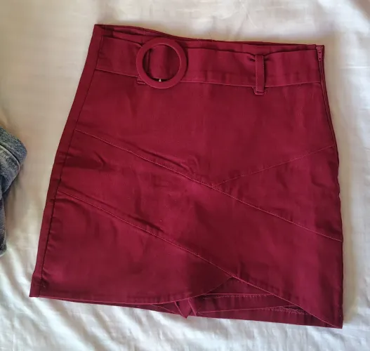 Short Saia Alfaiataria Vinho com Cinto - Tamanho M (Perfeito Estado)