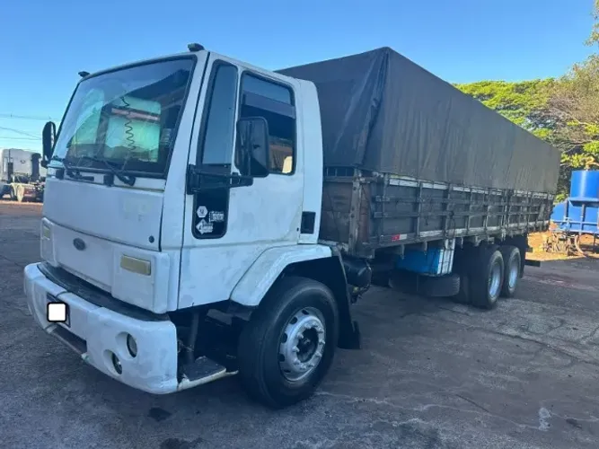 Ford Cargo 1717 6x2 ano 2004 Graneleiro- Aceito Troca
