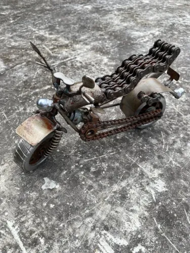 escultura moto artesanal peças recicladas