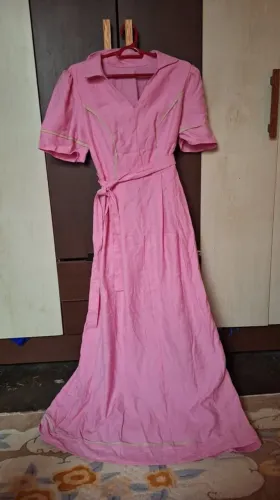 Vestido Rosa Longo e com Mangas