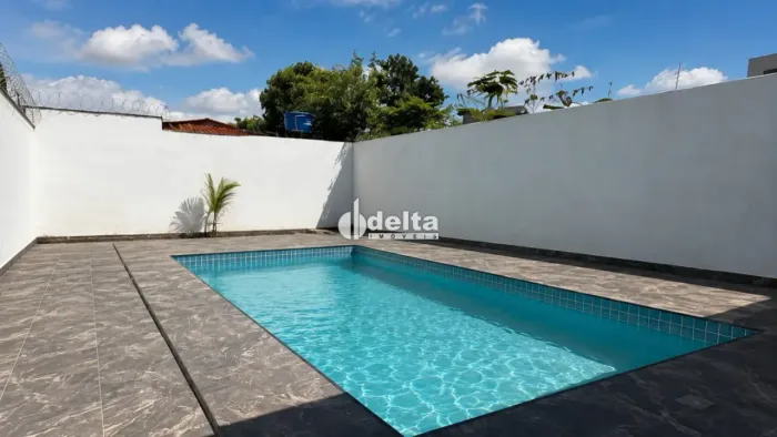 Casa com 3 quartos sendo suítes disponível para locação e venda no bairro Cidade Jardim em