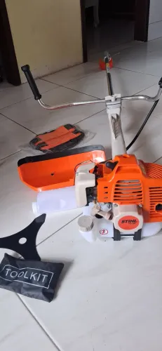 Vendo roçadeira profissional STIHL FS 290 nova com todos acessórios