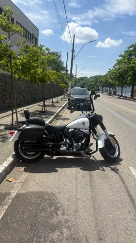 Harley Fat Boy - 2017 - 32k km - Cheia de Acessórios
