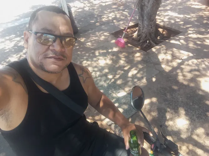 Pintor faça seu orçamento cobrindo qualquer oferta chama no ZAP *