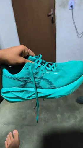 Vendo Asics novablast 5, tamanho 42 tênis ORIGINAL acompanha a caixa 