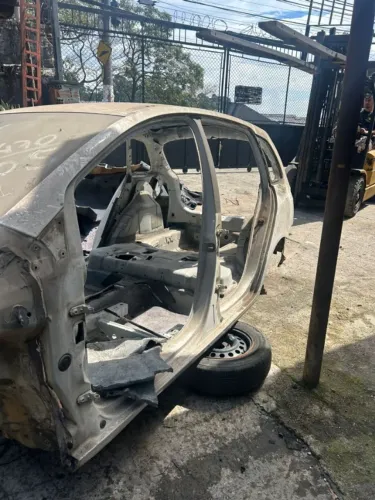 Caixa De Ar Lateral Esquerda Volkswagen Spacefox 2011