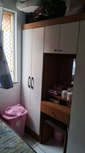 Guarda roupa de solteiro em perfeito estado 