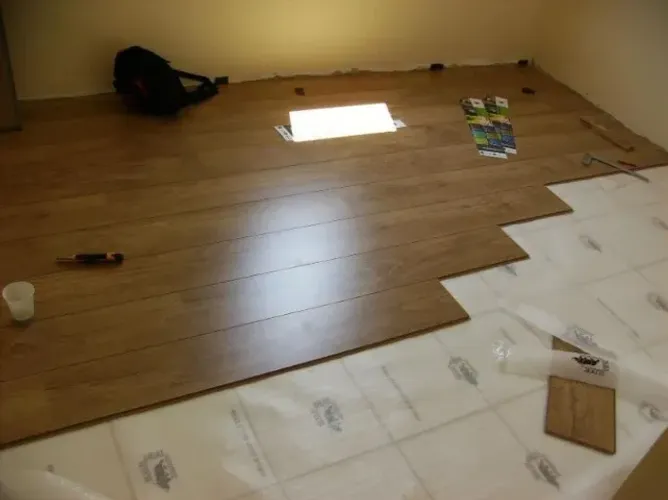 Piso Vinílico e rodapés