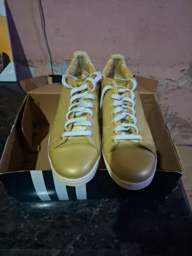 Tênis Adidas Stan Smith 2 ADICLR Originals metálico/dourado/branco.