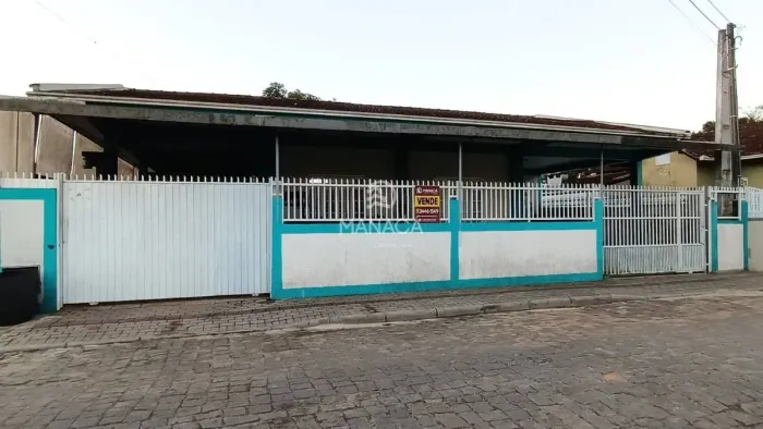 Casa ampla de alvenaria com ponto comercial ramo Oficina Mecânica