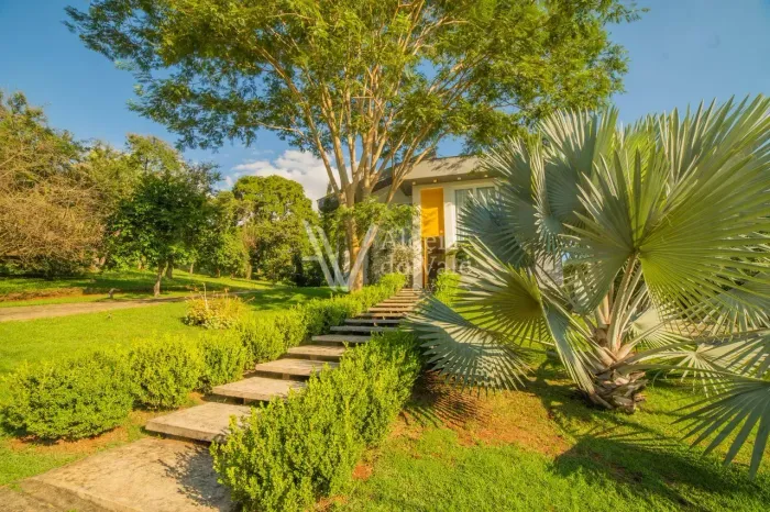 Sobrado 4 Suítes no Aldeia do Vale | 583m² | Lote 1.250m² | Piscina e Área Gourmet