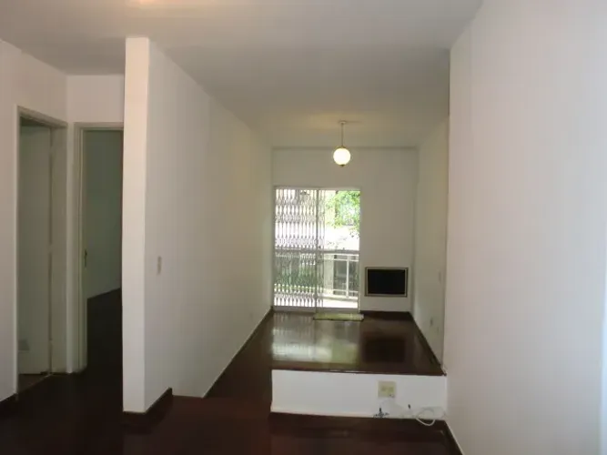 Lagoa /Jardim Botânico, ótimo apartamento com varanda e vaga de garagem
