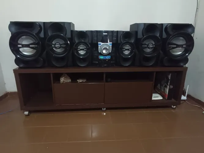 VENDO SOM COM DEFEITO E UM RACK USADO