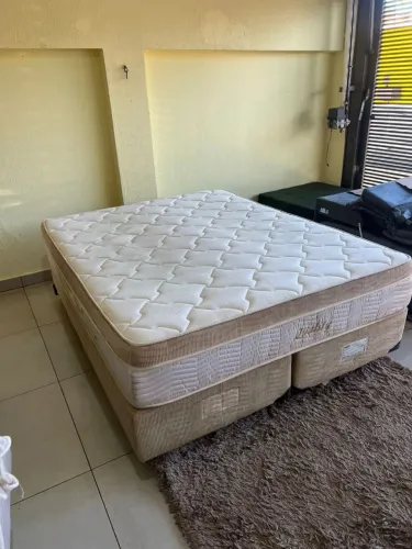 Cama box casal Queen base dupla colchão em molas ensacadas firmes em ótimo estado ((entreg