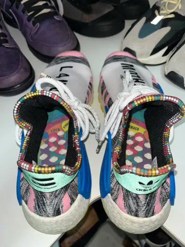 Pharell x adidas nmd human race solar pack ?mother land? Tag br 41 US 9,5 condição 10/10 
