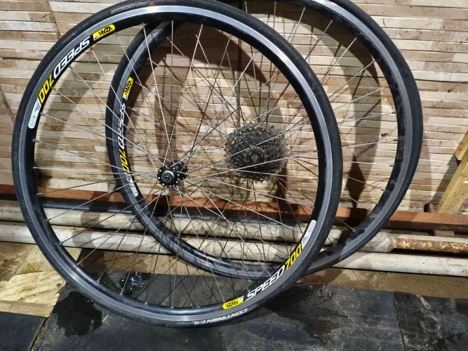 Rodas 700