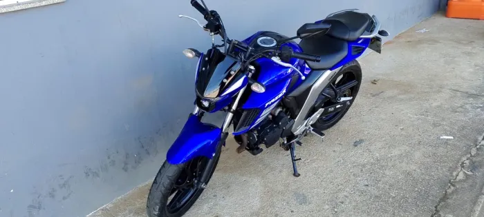 Vende - se Fazer 250 azul