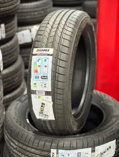 Pneus 185/60 R15 novos.