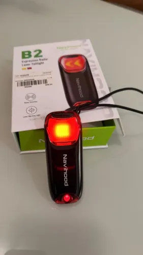 Farol Traseiro de Bicicleta Navihood B2 com Radar de Segurança