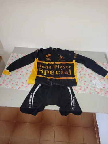 Caloi 10 + capacete + Camisa JPS + short Shimano com proteção interna em gel