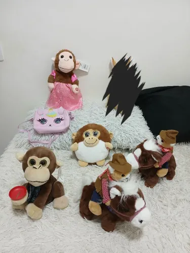 Lote pelúcias kit eletrônicos Brmachine cavalo macaco grua