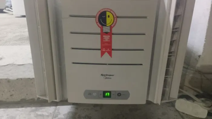 Vendo ar condicionado da marca Springer Midea 7500 btu digital