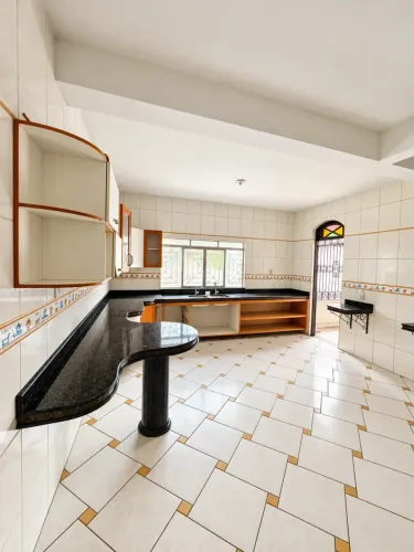 CASA AMPLA À VENDA NA PEDREIRA TERRENO DE 700 M²