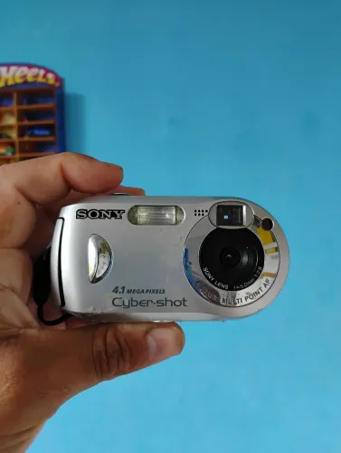 Camera digital Cyber-shot 4.1 mp Sony p-41