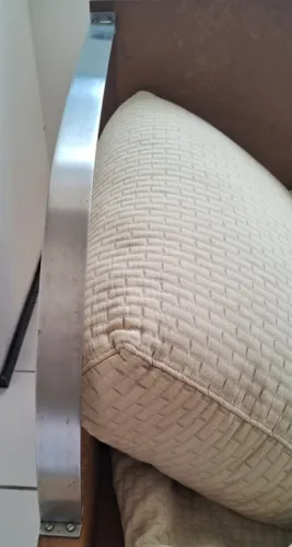 SOFA CAMA EM MADEIRA MAÇIÇA 