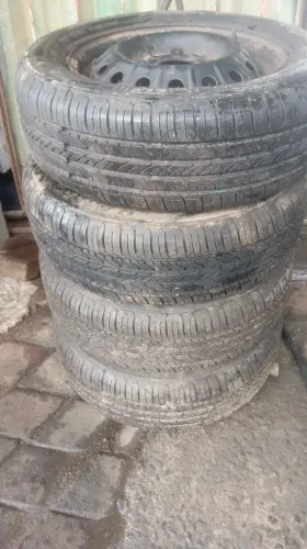 Speedmax 175/70R13 novos os 4 $1.000 os quatro com aros ou $1.000 só os pneus