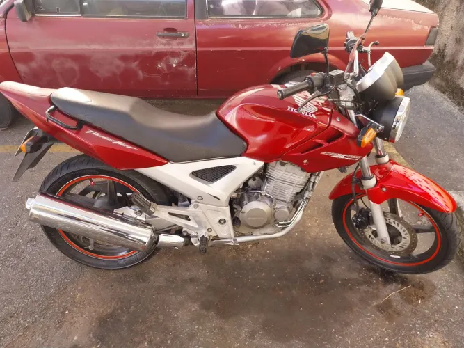 CB twlister ano 2006, motor nunca foi aberto, segundo dono 7.600 aberto a negociações