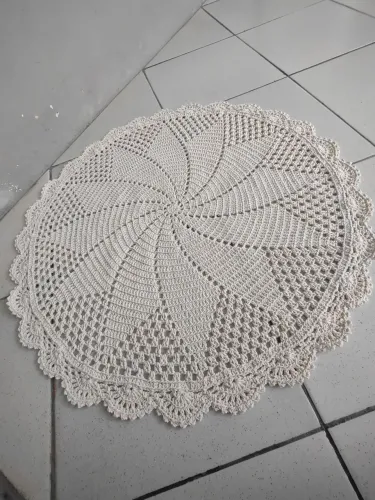Tapete em crochê oval com flor em espiral