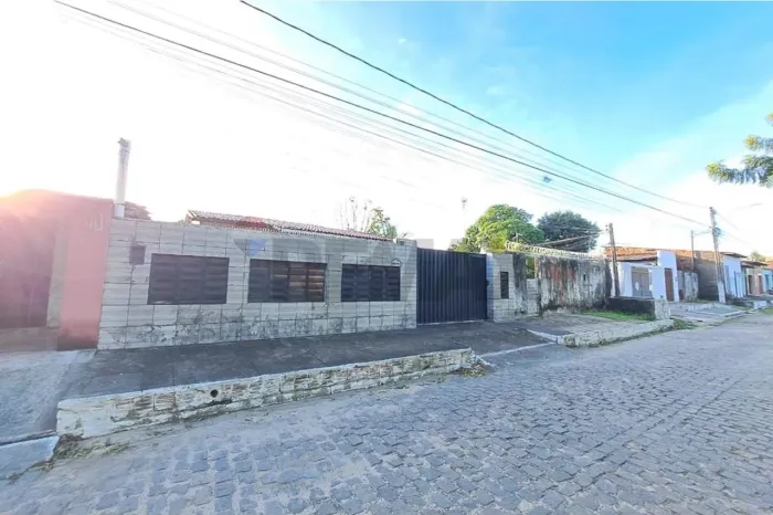 EXCELENTE CASA EM LAGOA AZUL! 2 SUÍTES, 141 M² DE ÁREA CONSTRUÍDA, TERRENO DE 300 M² E GAR