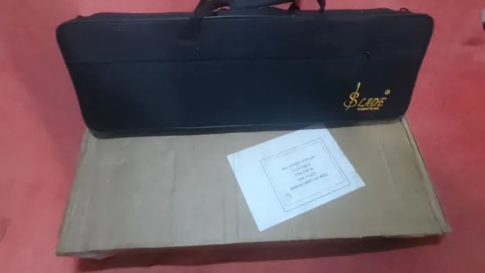 Sax soprano Reto Novo na caixa - saxofone