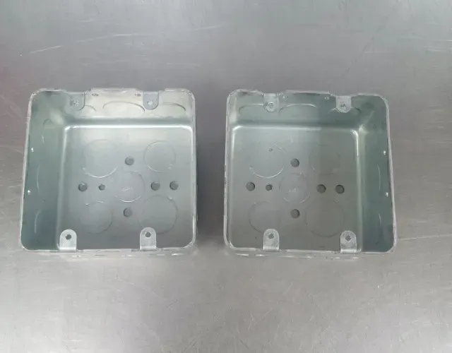 Caixa Embutir p/ 2 Interruptores e Tomada Americana