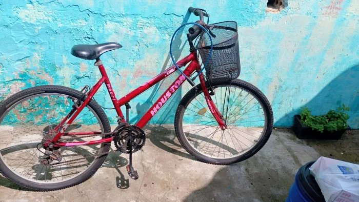 Bicicleta,ótima qualidade só encher pneus