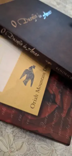 Livros " O desafio de amar" e "O convite".