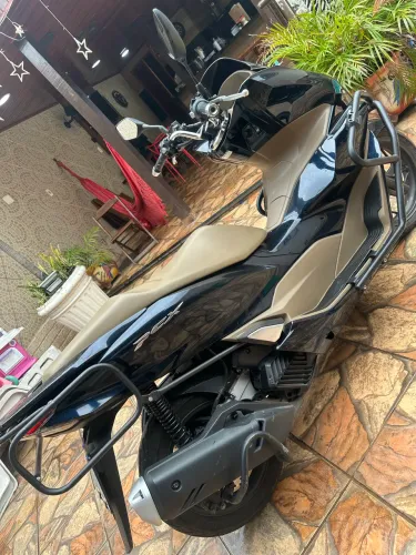 VENDO PCX 160 2025 SEMI NOVA QUITADA E DOCUMENTAÇÃO EM DIA