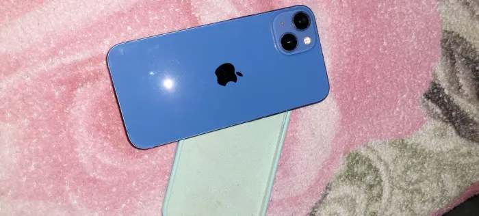 VENDO IPHONE 13 2 MESES DE USO POR 2450