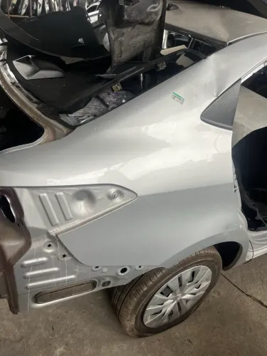 F lateral direita yaris sedã
