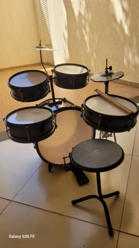 Bateria infantil Rock Baby AM profissional com chimbal na cor Vinho