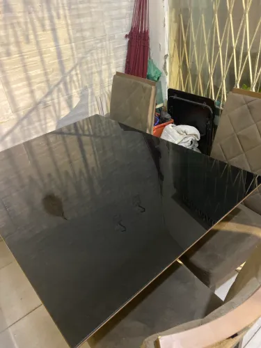 Mesa com quatro cadeiras