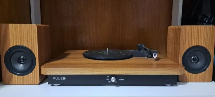 Toca-Discos ( Vitrola ) Retro c/ 2 Alto-Falantes Estéreo + Bluetooth. Estado de Novo