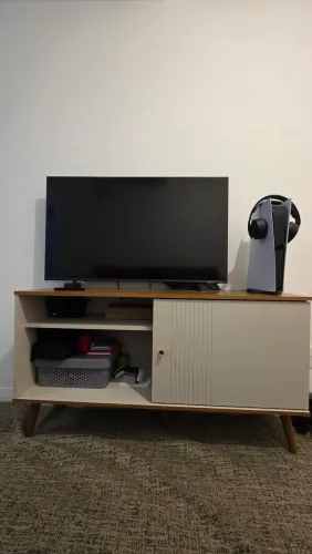 Rack para TV com Porta de Correr