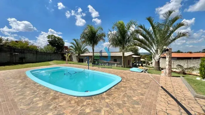 Chácara em Condomínio  1.580m² | Completa, murada e avarandada